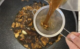 Tagliatelle crema di funghi e salsicce